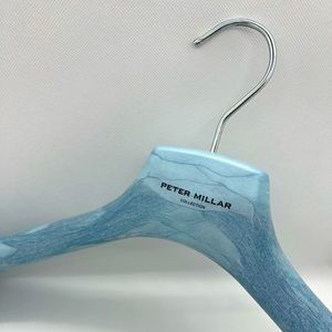 PETER MILLAR LIGHT BLUE WOOD HANGER 

BRAND NEW

LIMITED EDITION